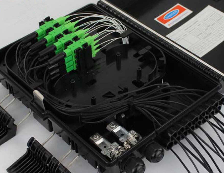 Hộp đầu cuối không thấm nước 2 đầu vào 16 đầu ra 16 cổng Hộp phân phối sợi quang Ftth ABS / PC