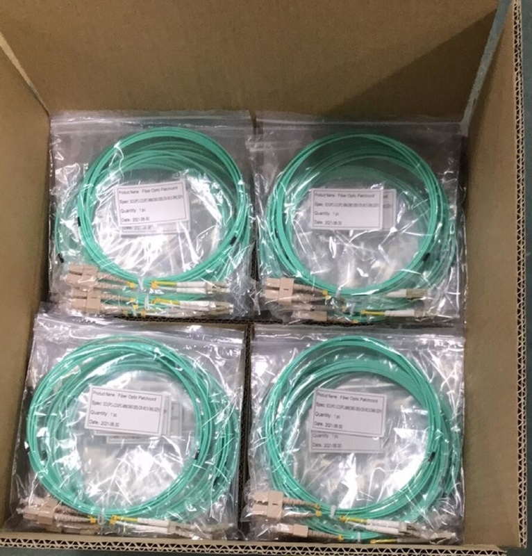 SC LC Sợi quang Patch Cord OM3 300 Hai mặt LSZH Jacket Aqua Color