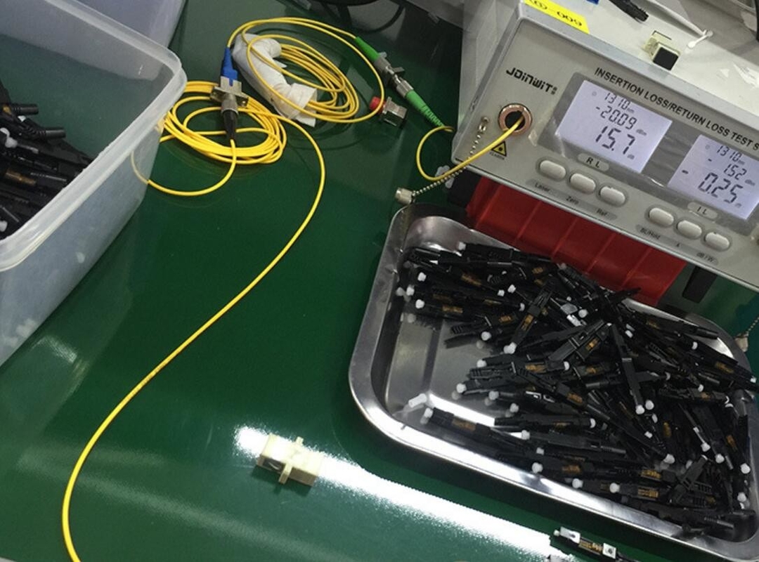 Khuôn đơn nhúng SC APC Bộ kết nối nhanh Chèn mất 0,3DB Kiểu đánh bóng